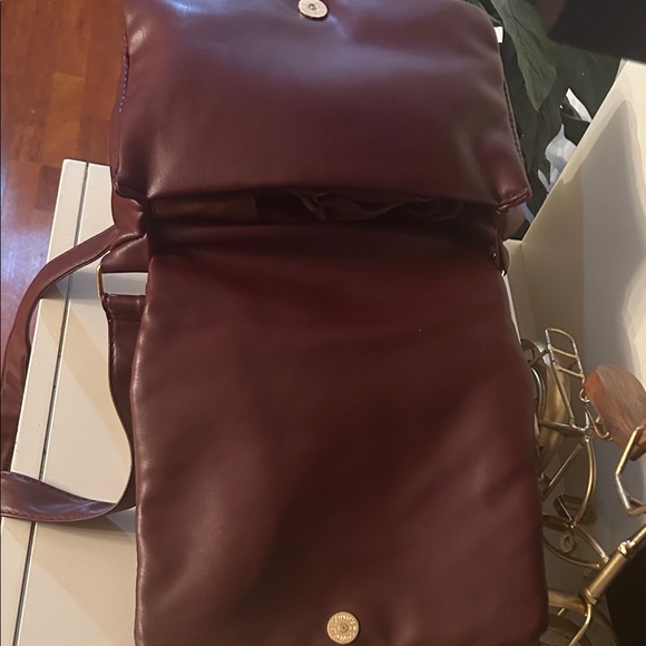 Primark Burgundy Shoulder Bag with Gold Chain NWOT - Picture 7 of 7